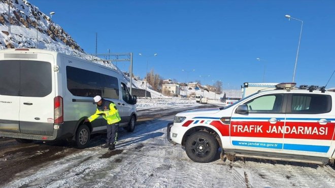 Erzurum'da jandarma kazaları önlemek için geçen ay 33 bin araç denetledi