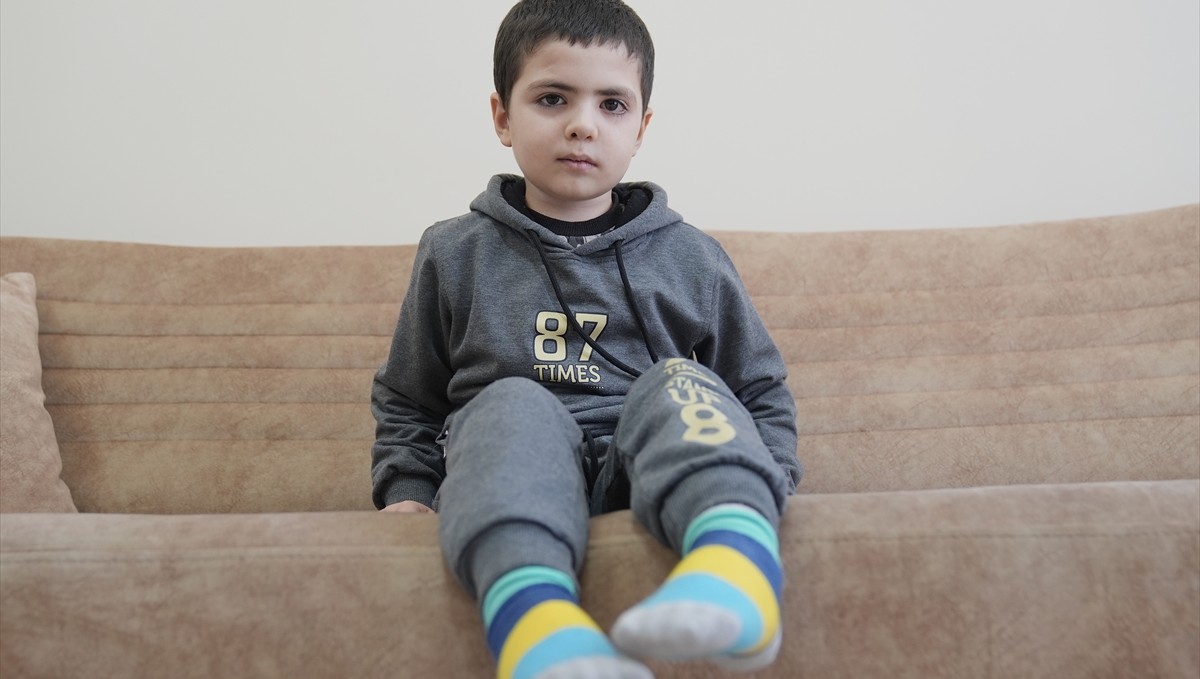 Erzurum'da servis aracının çarpmasıyla ağır yaralanan çocuğun tedavisi sürüyor