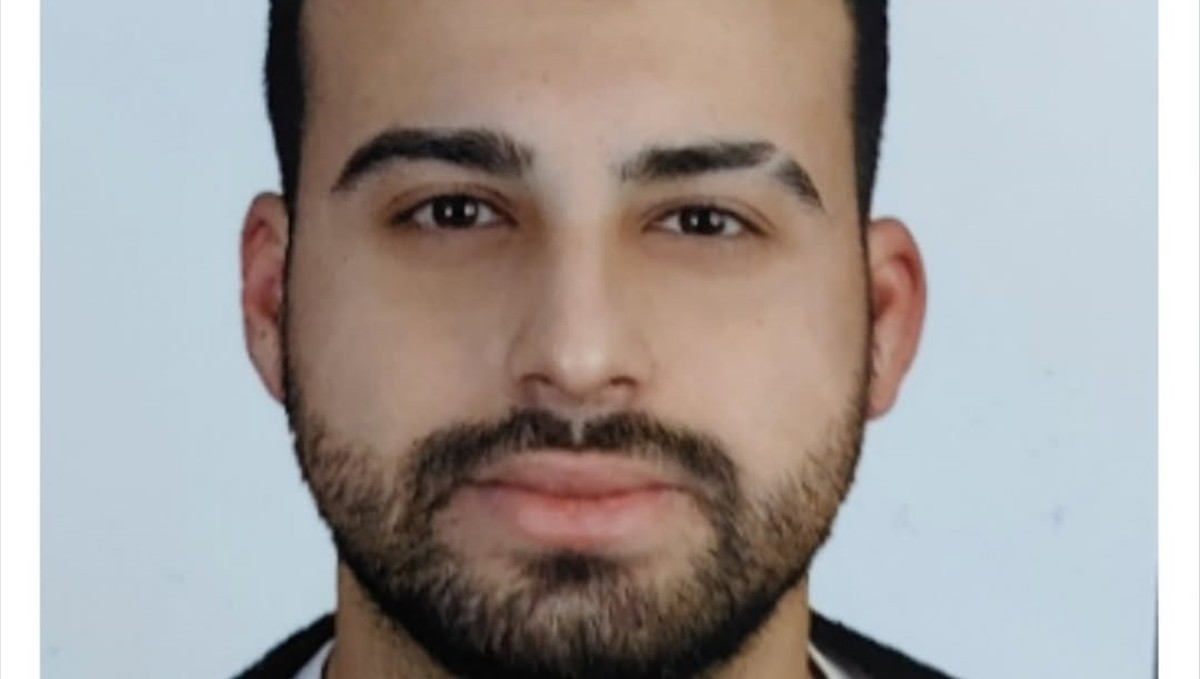 Erzurum'da üzerine buz kütlesi düşen genç ağır yaralandı