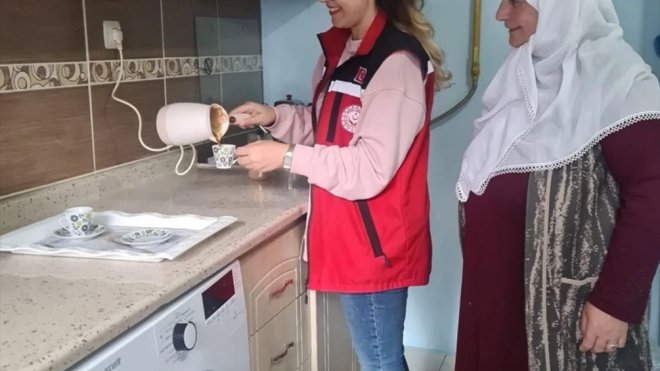 "Kahve Bahane" projesiyle yaşlılar yalnız bırakılmıyor