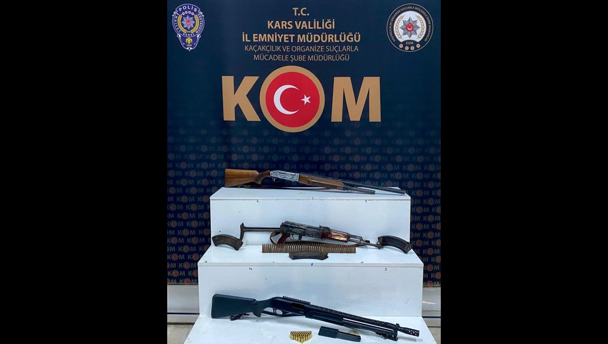 Kars'ta patoz makinesinde uzun namlulu silah ve fişek ele geçirildi