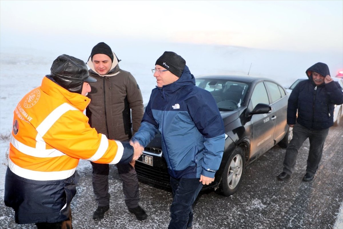 Kars Valisi Polat, Kars-Ardahan karayolundaki karla mücadele çalışmalarını inceledi