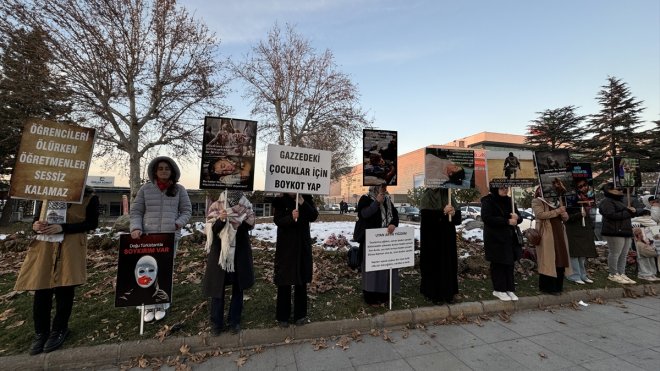 Malatya'da öğretmenler Gazze'deki zulme dikkati çekmek için 26 haftadır eylemde