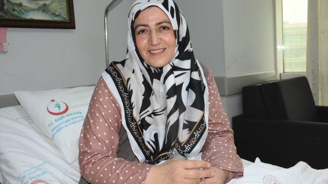 Meme kanseri anne ve kızı aynı gün yapılan ameliyatla sağlığına kavuştu1