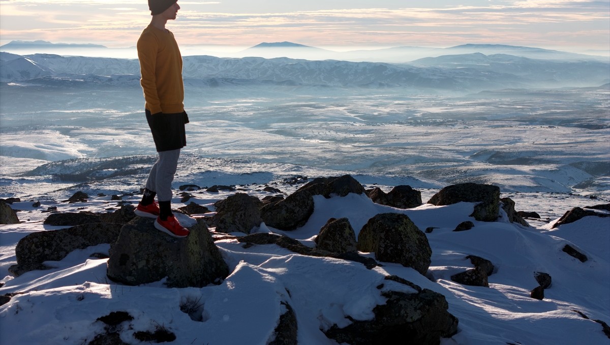 Mezrada yaşayan Bingöllü genç sağlığı için gece gündüz koşuyor