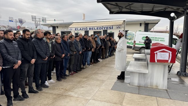 Muş'ta kalp krizi sonucu yaşamını yitiren polisin cenazesi Elazığ'da defnedildi