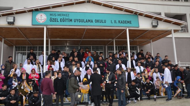 Muş'ta sporcular özel gereksinimli çocuklarla bir araya geldi