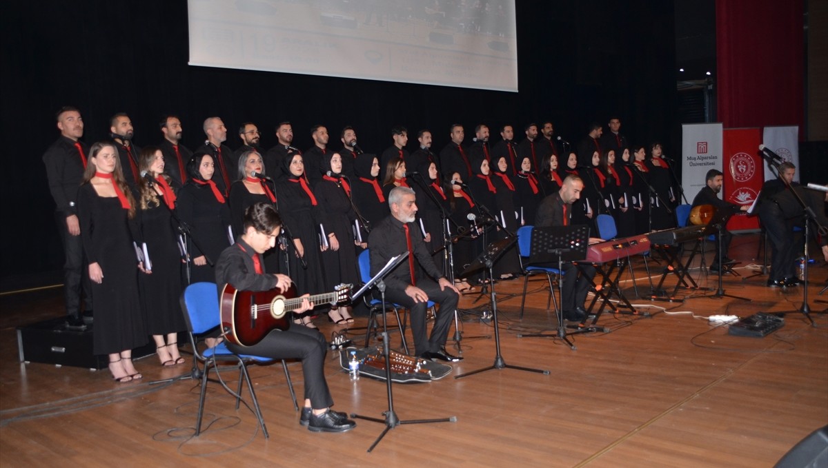 Muş'ta Türk Müziği Korosu konser verdi