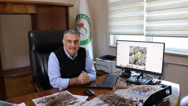 Nemrut Dağı'nda bulduğu ters lale türünü eşinin adıyla dünya literatürüne kazandırdı