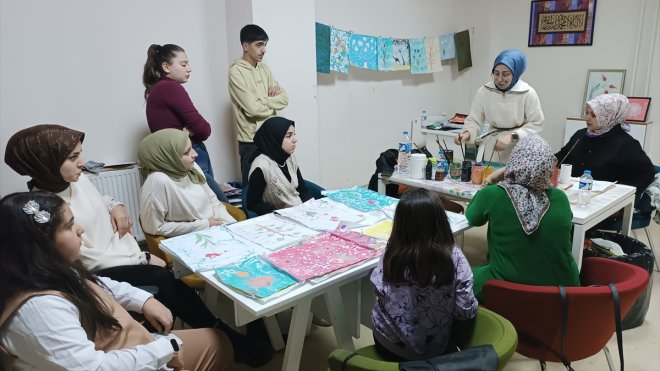 Tatvan'da ebru kursu açıldı