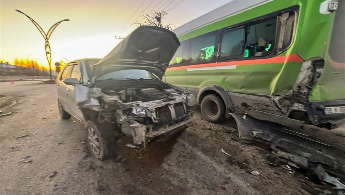 Van'da zincirleme trafik kazasında 1 kişi yaralandı