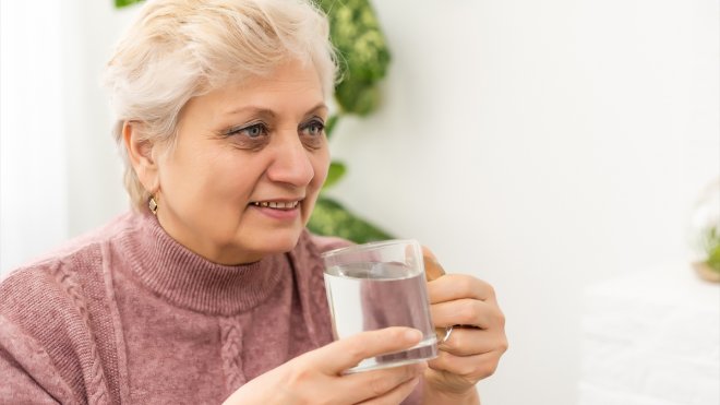 Yaşlılıkta susuzluk hissi azalıyor, kronik hastalık riskleri artıyor