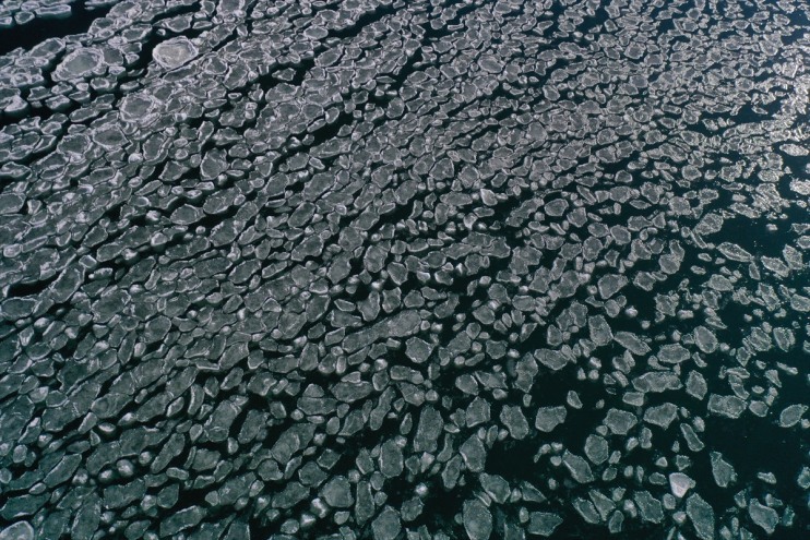 Ağrı'daki Balık Gölü'nde farklı şekillerde buz kütleleri oluştu