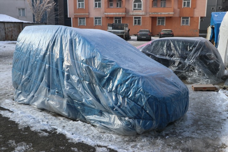 dondurucu nehir kaplandı buzla soğuklarla Erzurum