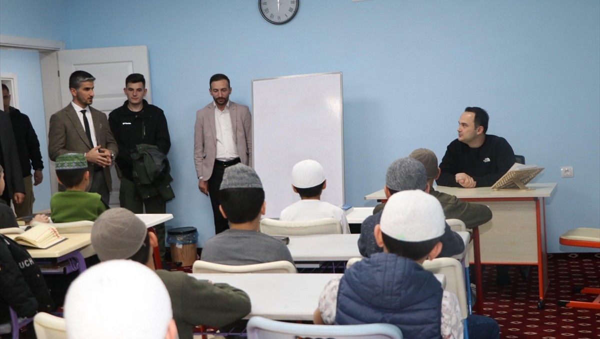 Derecik Kaymakamı Demirci, Kur