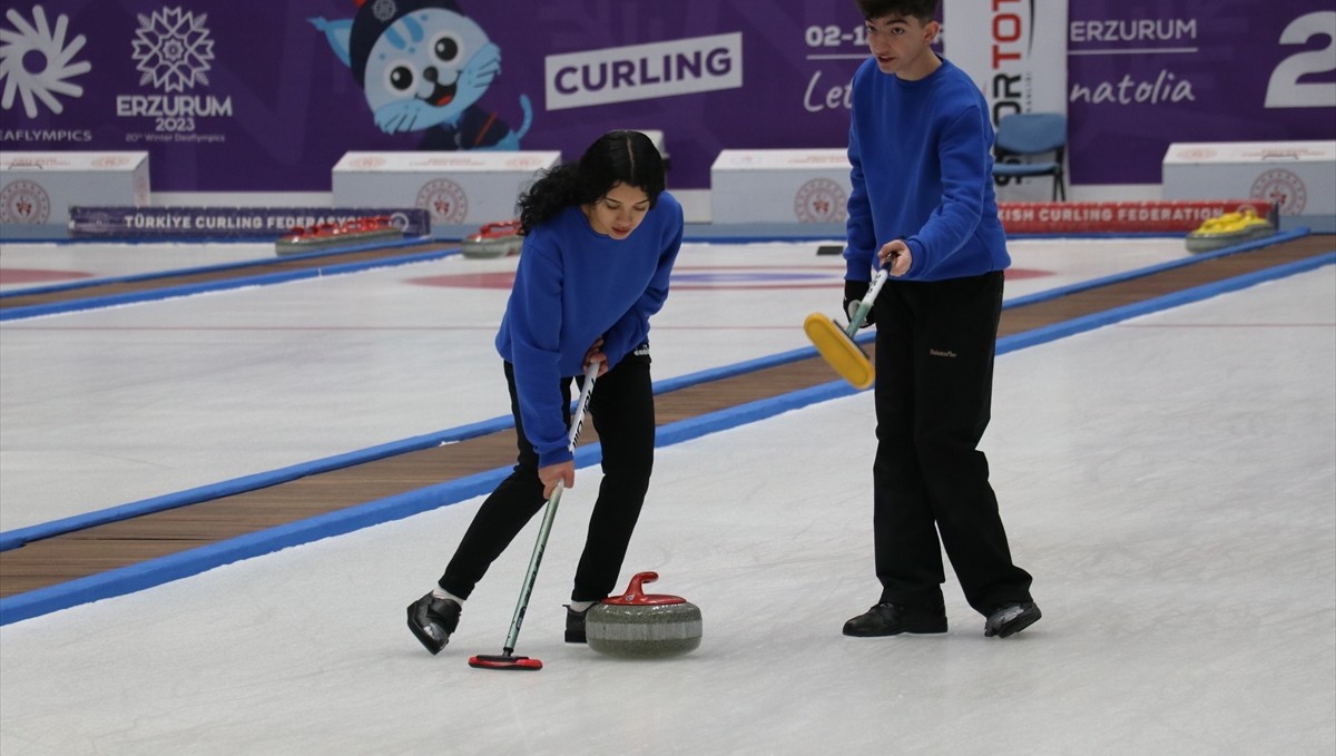 Erzurum'da EİT 2025'te curling branşında Kuzey Yamacı SK birinci oldu