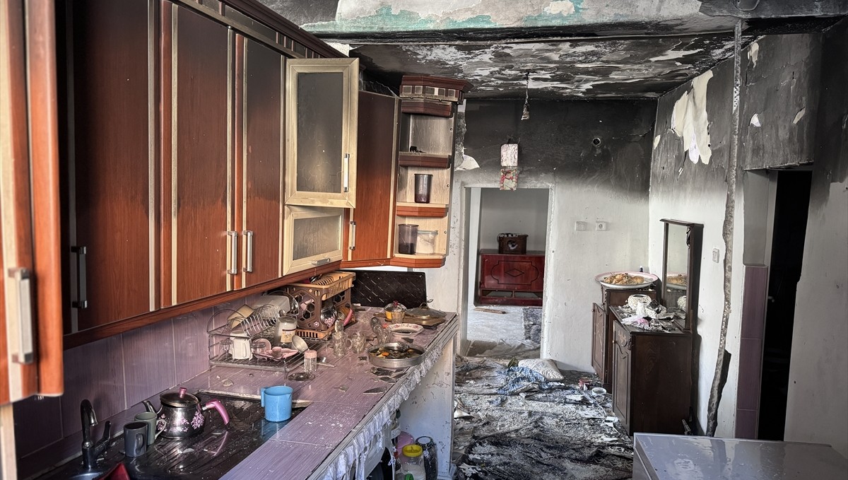 Erzurum'da evde gaz sıkışması sonucu patlama oldu, 4 kişi yaralandı