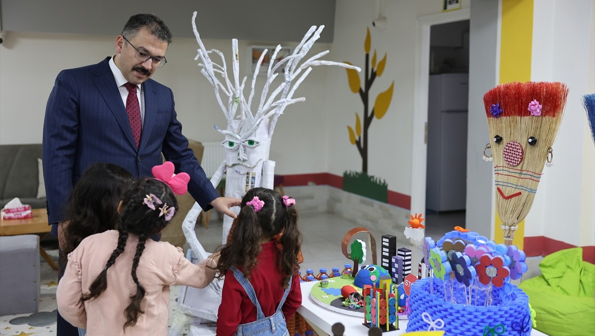 Iğdırlı çocuklar geri dönüşümü "Çöp Adam" projesiyle öğreniyor