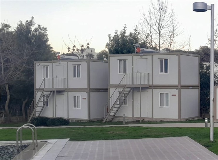 Karmod, ofisler Polonya