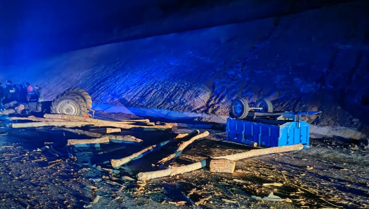 Malatya'da tırla traktörün çarpıştığı kazada 3 kişi yaralandı