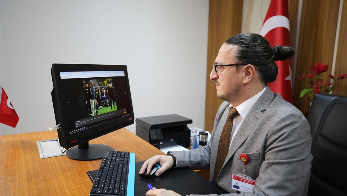 Muş'ta doktorlar, AA'nın "Yılın Kareleri" oylamasına katıldı