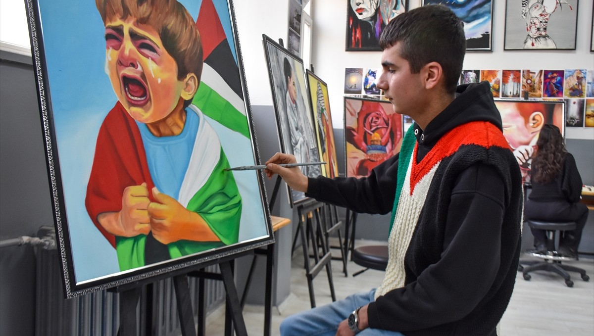 Van'da lise öğrencileri Gazze'deki dramı tuvallere yansıtıyor