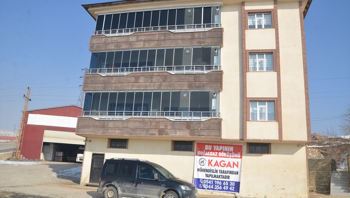 Yüksekova'da evlere doğal gaz verilmeye başlandı