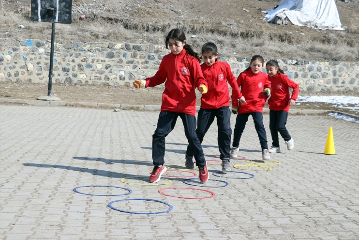 köyündeki şampiyonluk kış dağ olmuyor engel hayaline Ağrı