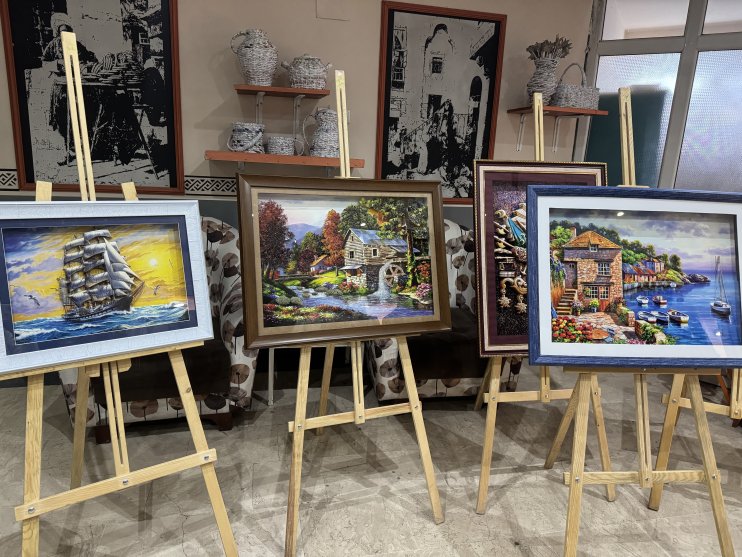 Ağrılı kadınlar kağıt rölyef sanatıyla hem sosyalleşiyor hem kazanıyor5