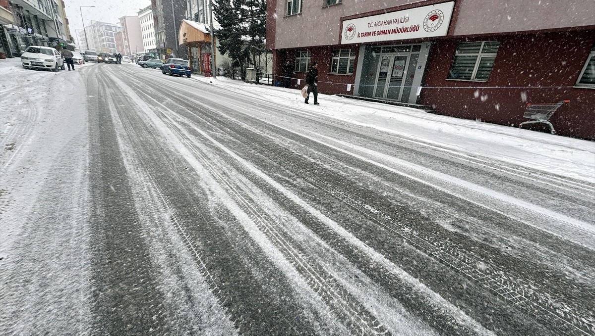 Ardahan-Şavşat ve Damal-Posof-Türkgözü kara yolu, ağır tonajlı araçlara kapatıldı