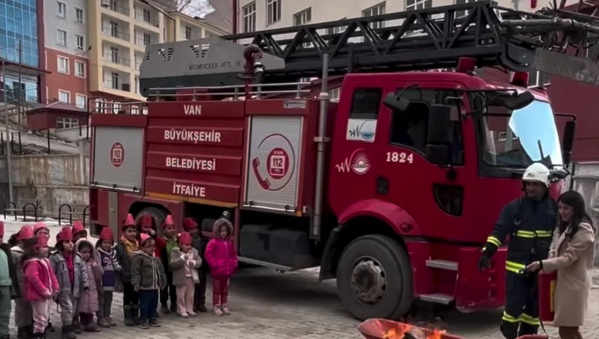 Bahçesaray'da meslek tanıtım etkinliği yapıldı