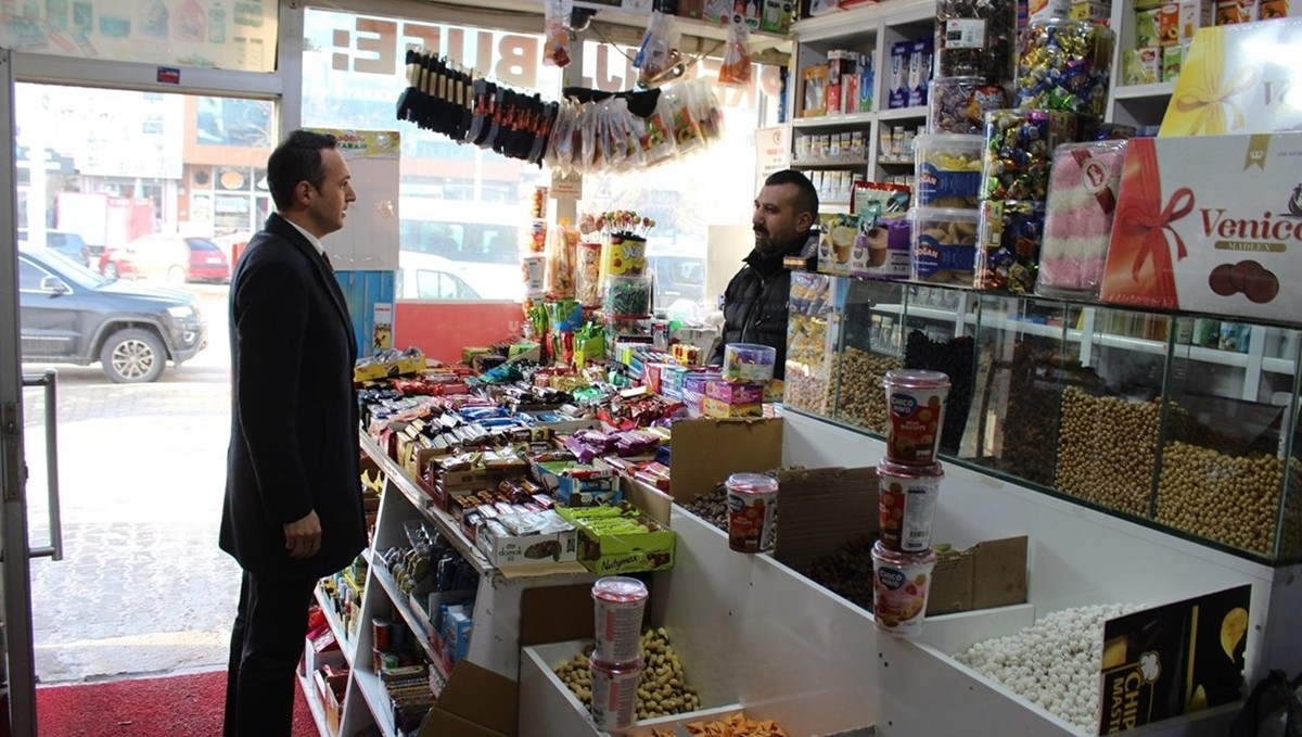 Çaldıran Kaymakamı Süleyman Bakan, esnaf ziyaretinde bulundu