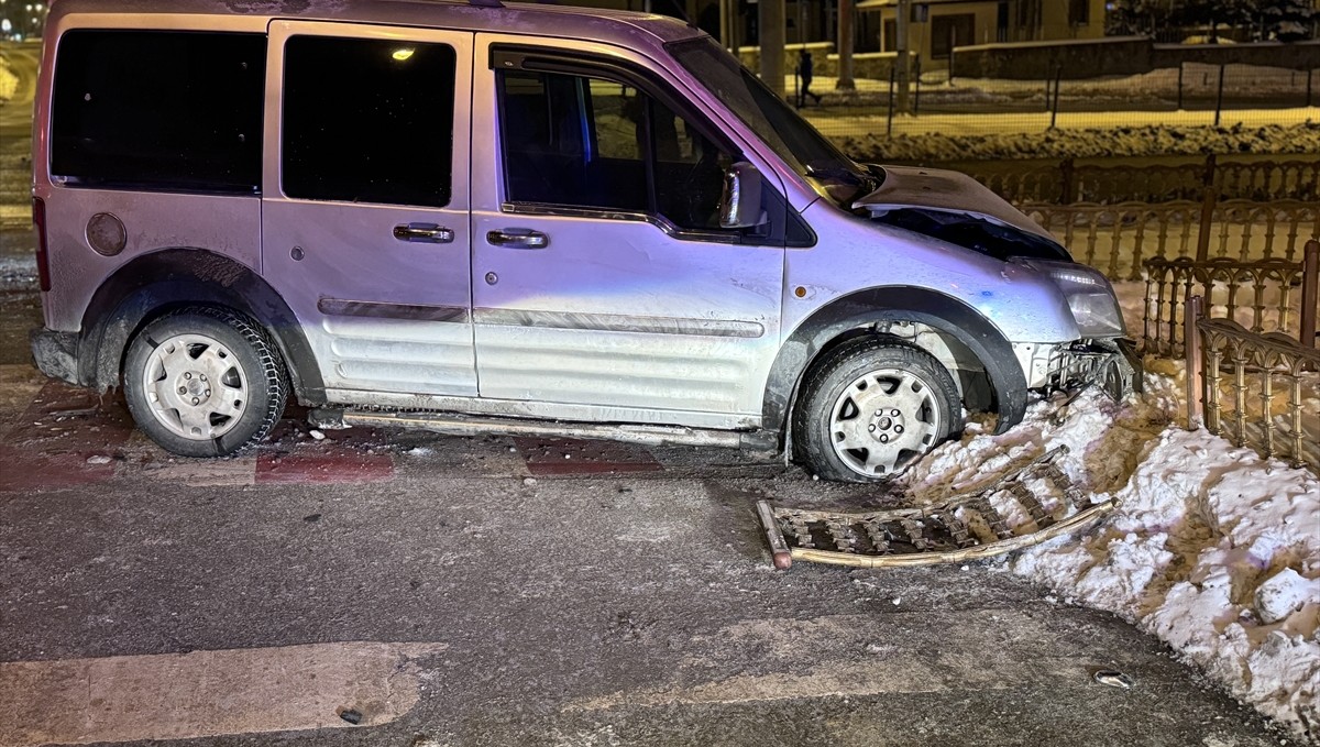 Erzurum'da iki aracın çarpışması sonucu 7 kişi yaralandı