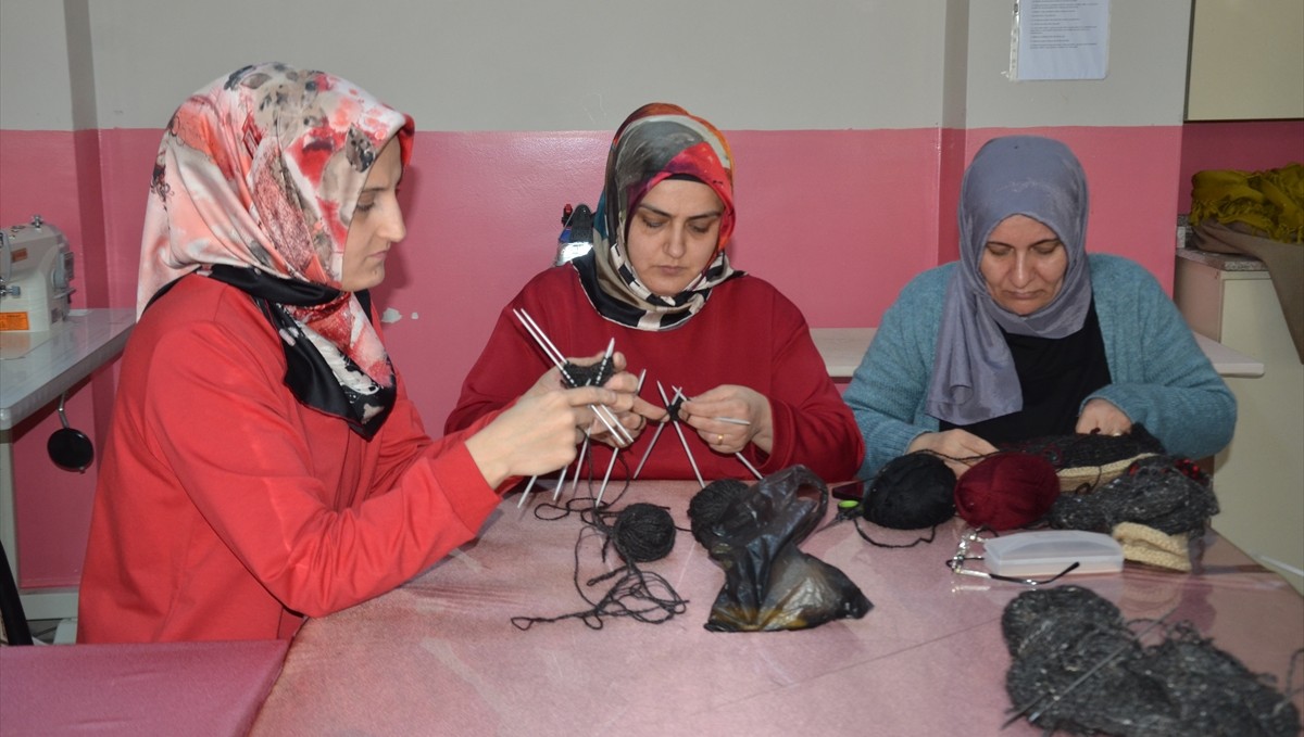 Muş'ta asırlık harik sanatı kadınlar eliyle canlandırılıyor