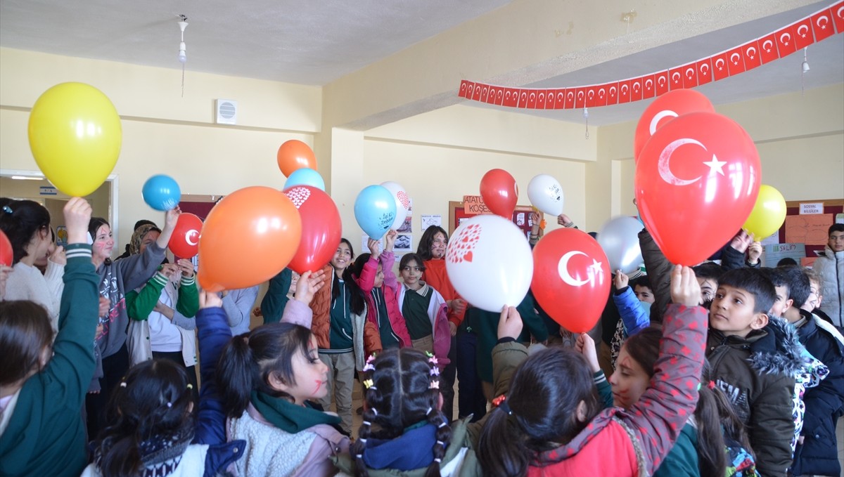 Muş'ta köy okulunda etkinlik düzenledi