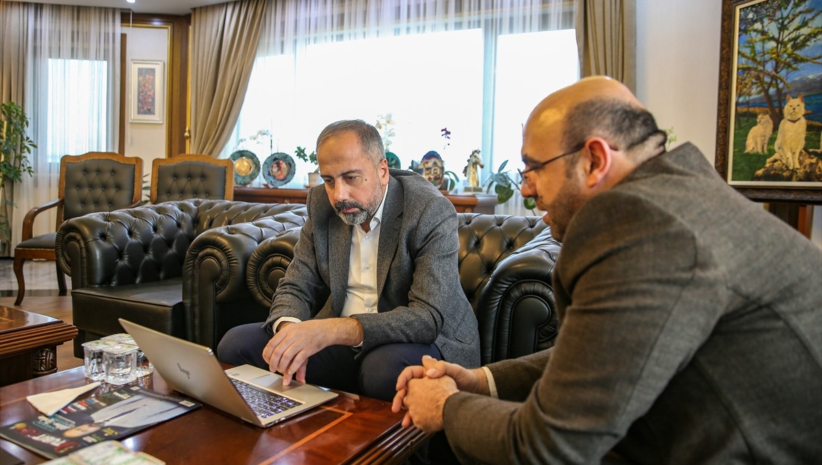 Van YYÜ Rektörü Şevli, AA'nın "Yılın Kareleri" oylamasına katıldı