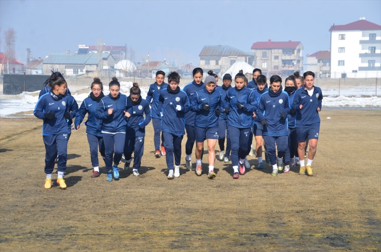 Kadınlar ikinci olmak hedef Yüksekovaspor