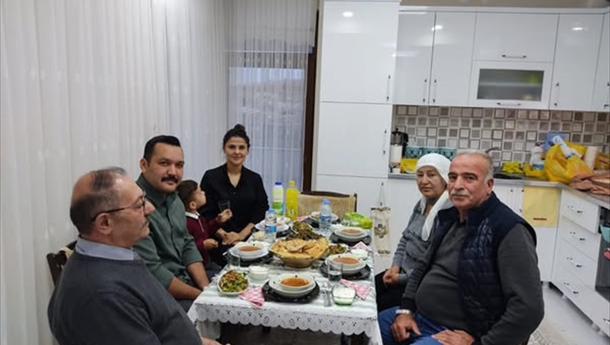 Ağın Kaymakamı Türkmenoğlu, şehit ailesiyle iftar yaptı