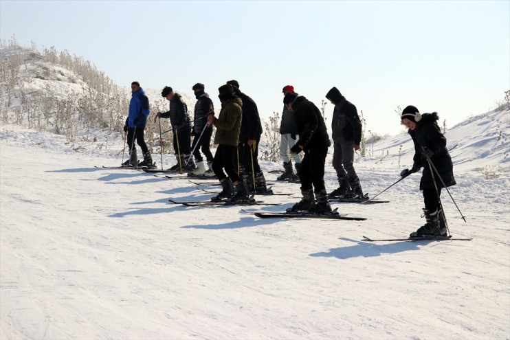 eğleniyor öğreniyor dersinde Spor Ağrı öğrencileri Lisesi kayak hem hem 1