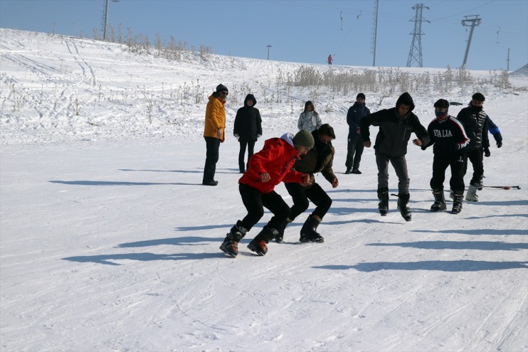 Ağrı öğreniyor öğrencileri Lisesi kayak hem dersinde hem Spor eğleniyor 3