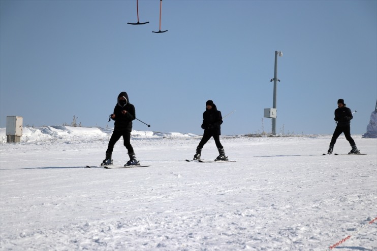 Lisesi hem Ağrı kayak öğrencileri Spor hem eğleniyor öğreniyor dersinde 5