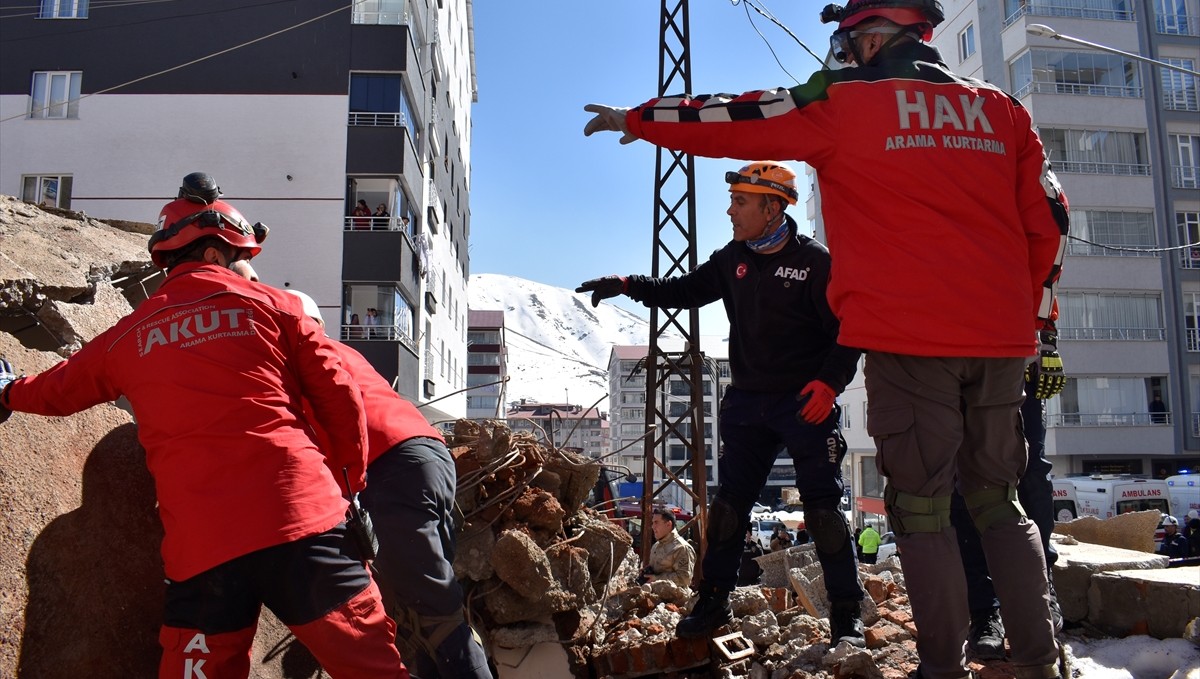 Bitlis'te deprem tatbikatı yapıldı
