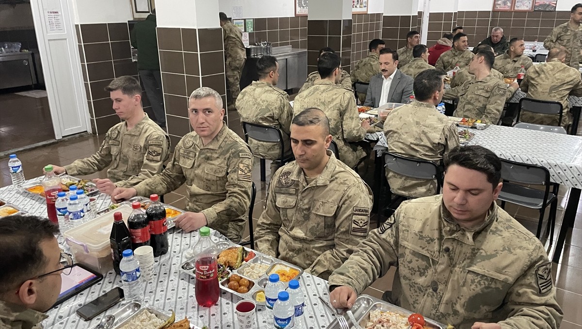 Kaymakam Bayram, jandarma personeli ile iftar yaptı