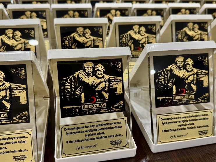 Kızılay Kadın Kolları, kadınları unutmadı4