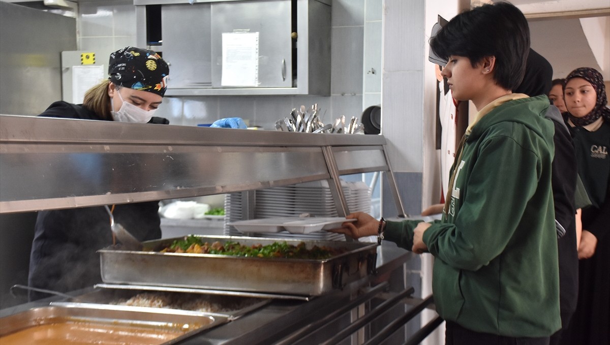 Van'ın İpekyolu ilçesindeki okul pansiyonlarında ortak menü uygulamasına geçildi