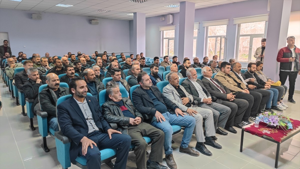 Adilcevaz Belediye Başkanı Akbaba, esnafla buluştu