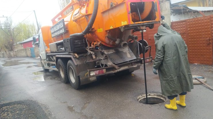 AĞRI BELEDİYESİ EKİPLERİ YAĞIŞLARA KARŞI GECEDEN BERİ TEYAKKUZDA3