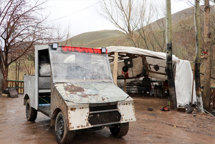 Ağrılı ilkokul mezunu genç hayalindeki araçları atık malzemelerle üretti3