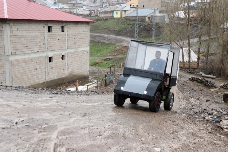 Ağrılı ilkokul mezunu genç hayalindeki araçları atık malzemelerle üretti4