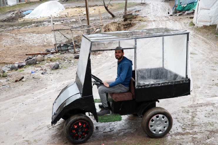 Ağrılı ilkokul mezunu genç hayalindeki araçları atık malzemelerle üretti10